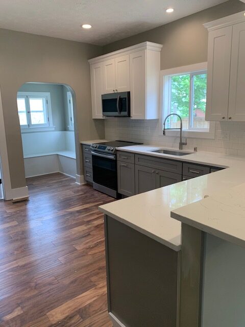 https://www.rhandsonscontracting.com/wp-content/uploads/2023/02/After-renovation-picture-of-the-kitchen-on-21st-Ave-rotated.jpg